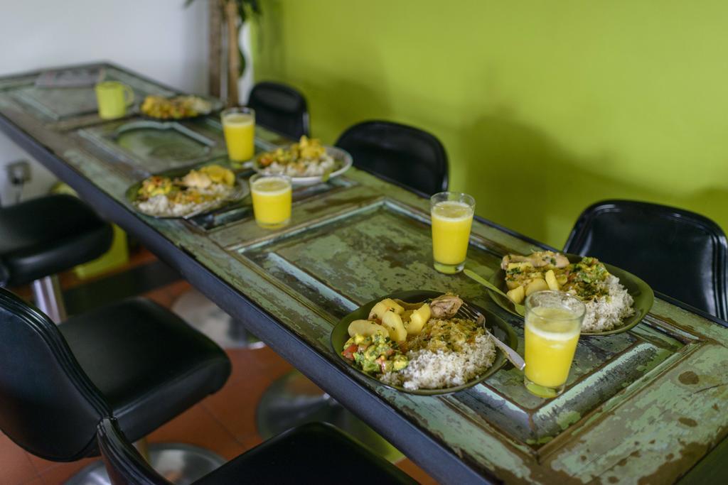Saman Hostel Medellin Bagian luar foto