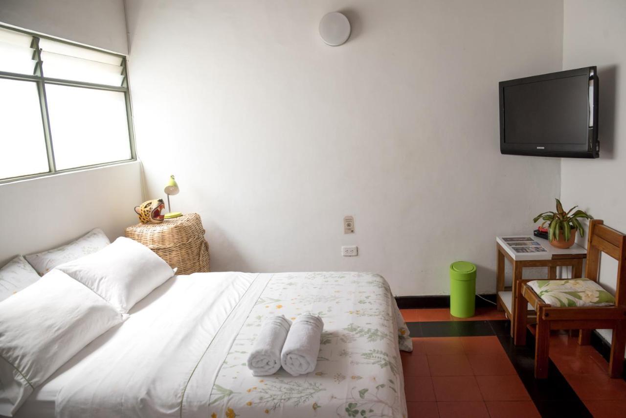 Saman Hostel Medellin Bagian luar foto